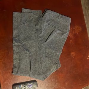 Grey leggings with pockets